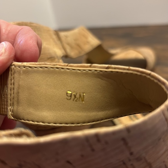 VANELi Sandals, cork upper size 9.5N - Picture 8 of 9